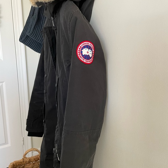 Authentic Canada Goose Coat size small - Picture 3 of 6